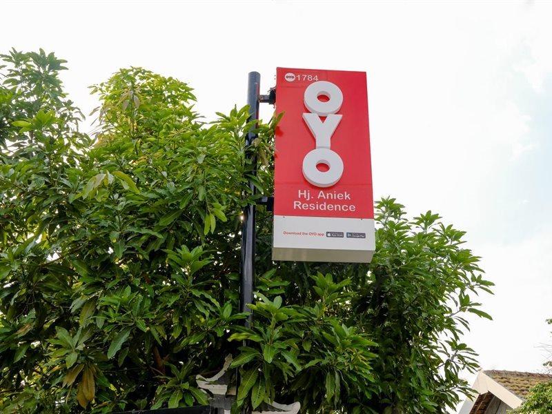 Oyo 1784 Hj. Aniek Residence Madiun Buitenkant foto
