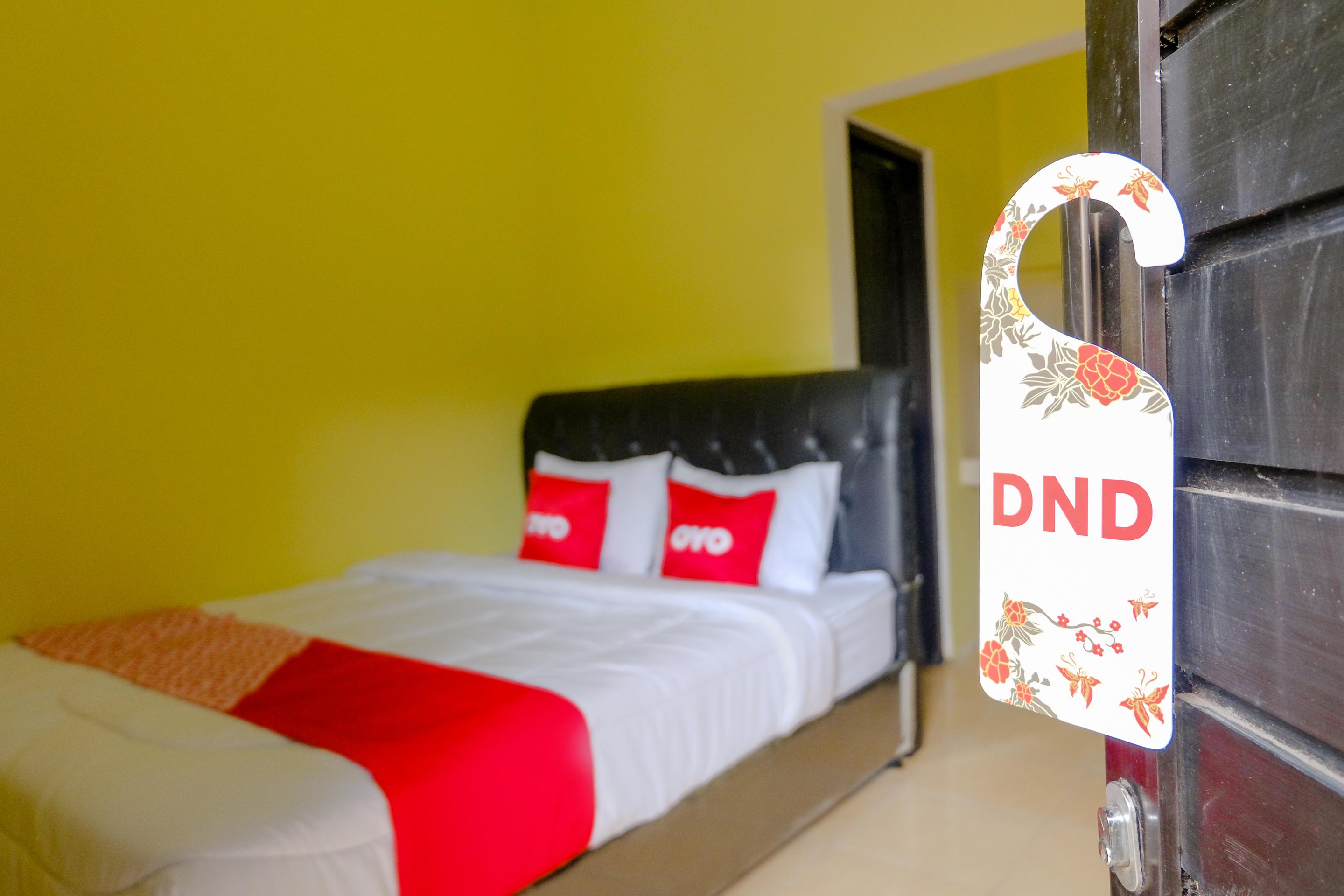 Oyo 1784 Hj. Aniek Residence Madiun Buitenkant foto